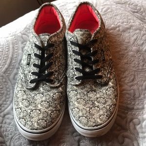 Size 8.5 Vans. Pink inside.